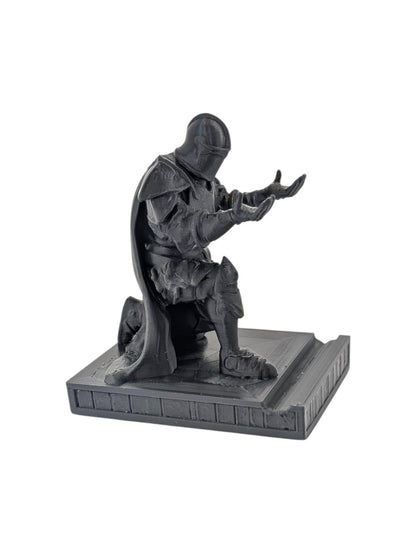 King’s Guard Knight Pen Holder | Medieval Desk Organizer | Black Office Pen Stand | Home Decor Gift for Him | Gothic Desk Accessory
